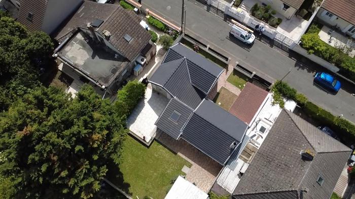 Vue aérienne d'un pavillon après réfection de toiture